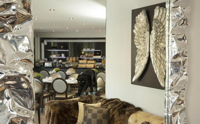 Фото отеля HOTEL PLAZA ELYSEES 