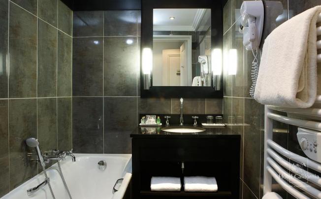 Фото отеля CALIFORNIA CHAMPS-ELYSEES HOTEL 