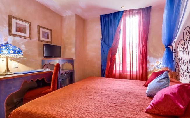 Фото отеля VILLA ROYALE MONTSOURIS 