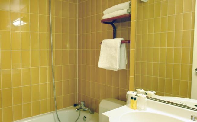 Фото отеля NEW HOTEL SAINT LAZARE 