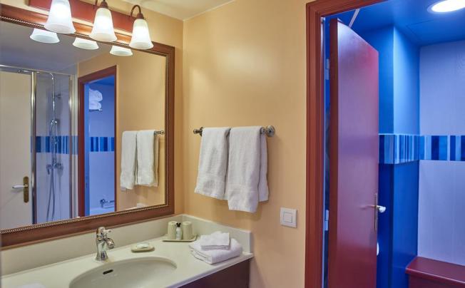 Фото отеля NEWPORT BAY CLUB 