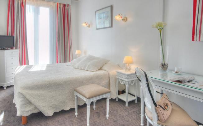 Фото отеля LE VENDOME HOTEL