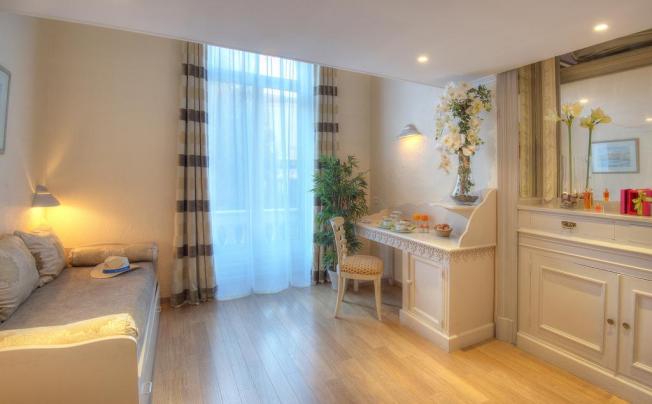 Фото отеля LE VENDOME HOTEL