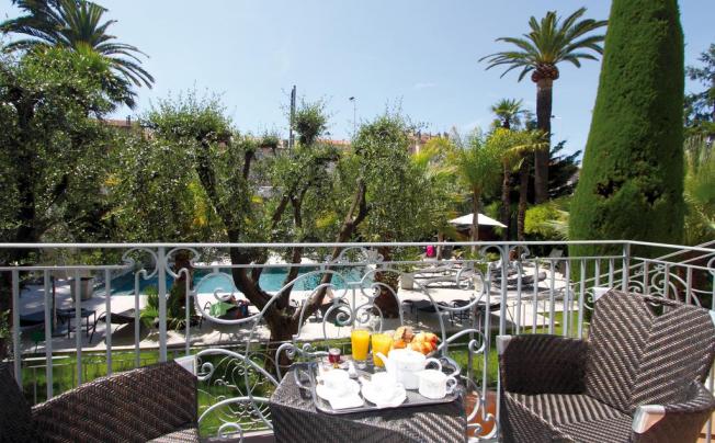 Фото отеля GOLDEN TULIP CANNES HOTEL DE PARIS