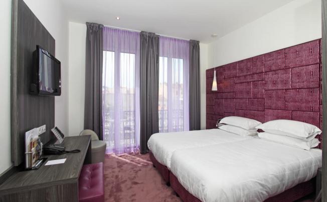 Фото отеля GOLDEN TULIP CANNES HOTEL DE PARIS