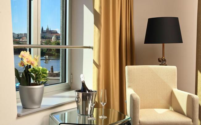 Фото отеля Dancing House Hotel