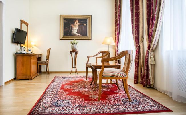 Фото отеля Seven Days Boutique Hotel