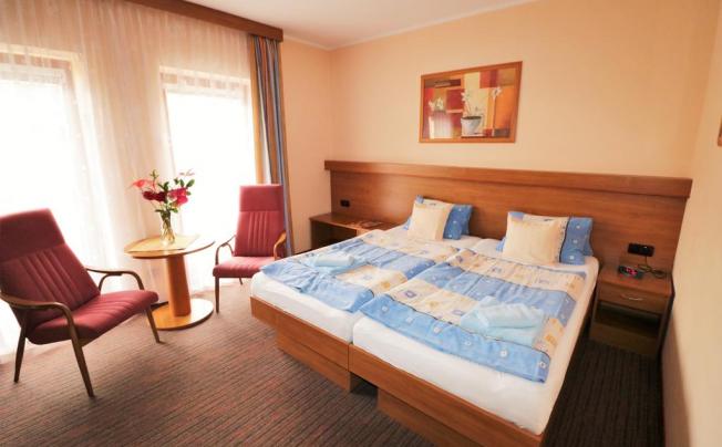 Фото отеля Palace Ii Hotel