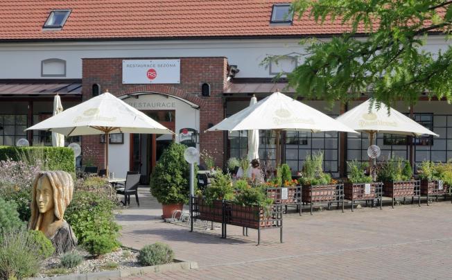 Фото отеля Chvalska Tvrz Hotel 