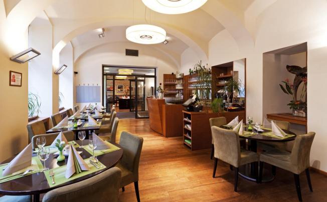 Фото отеля Alwyn Hotel