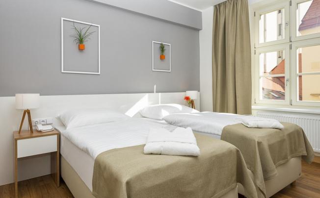 Фото отеля Garden Court Hotel