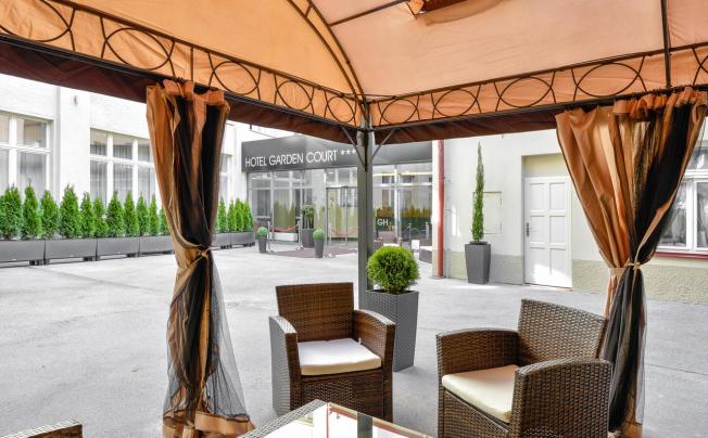 Фото отеля Garden Court Hotel