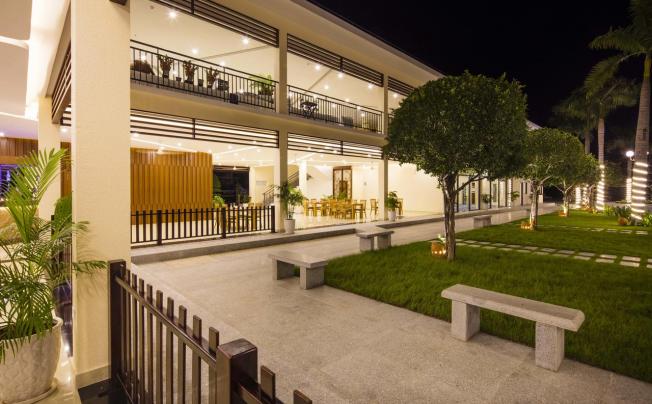 Фото отеля Diamond Bay Condotel Hotel & Resort