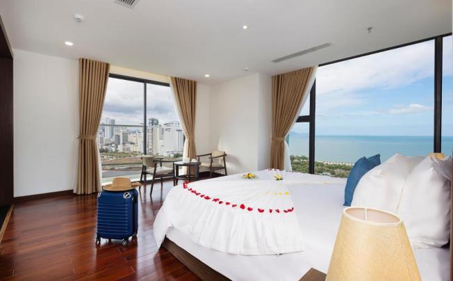 Фото отеля Miracle Luxury Hotel