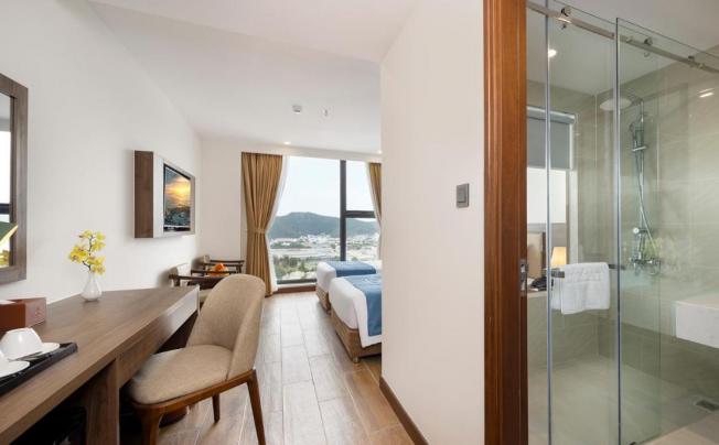 Фото отеля Miracle Luxury Hotel