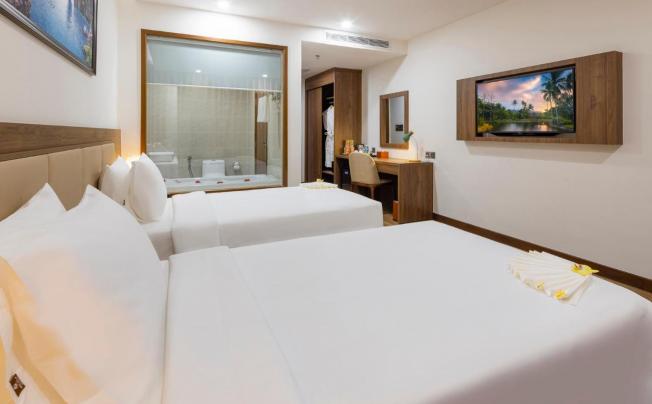 Фото отеля Miracle Luxury Hotel
