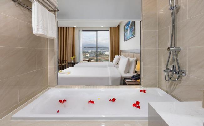 Фото отеля Miracle Luxury Hotel