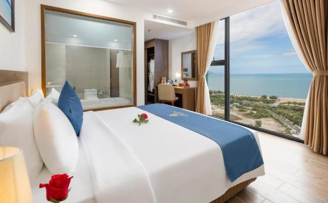 Фото отеля Miracle Luxury Hotel