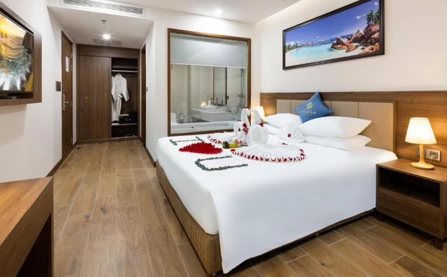 Фото отеля Miracle Luxury Hotel