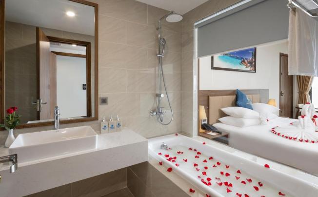 Фото отеля Miracle Luxury Hotel