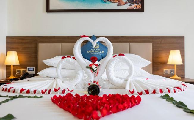 Фото отеля Miracle Luxury Hotel