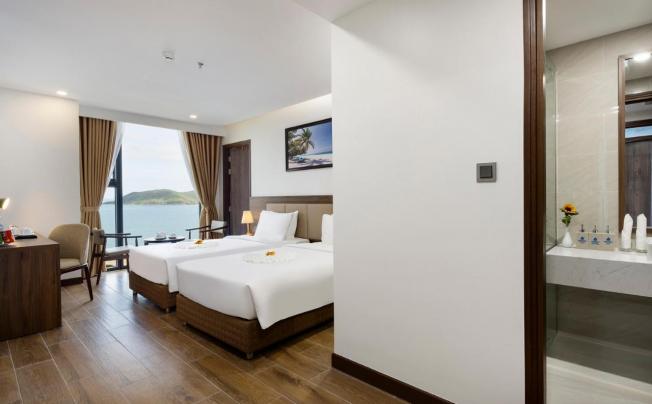 Фото отеля Miracle Luxury Hotel