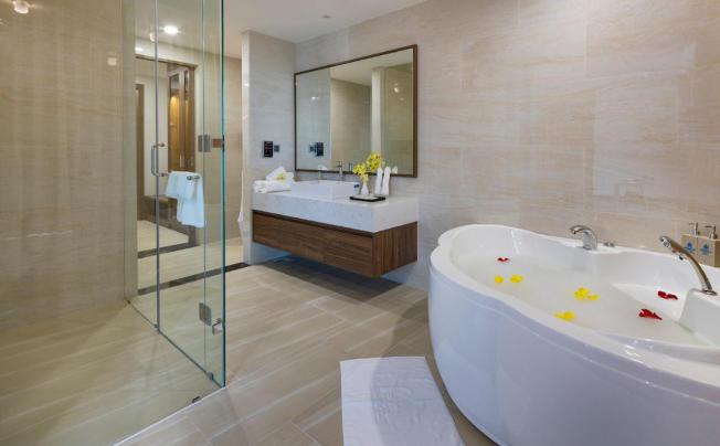 Фото отеля Miracle Luxury Hotel