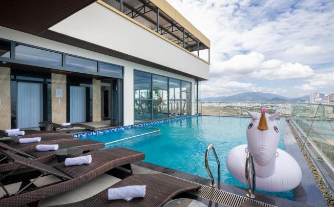Фото отеля Miracle Luxury Hotel