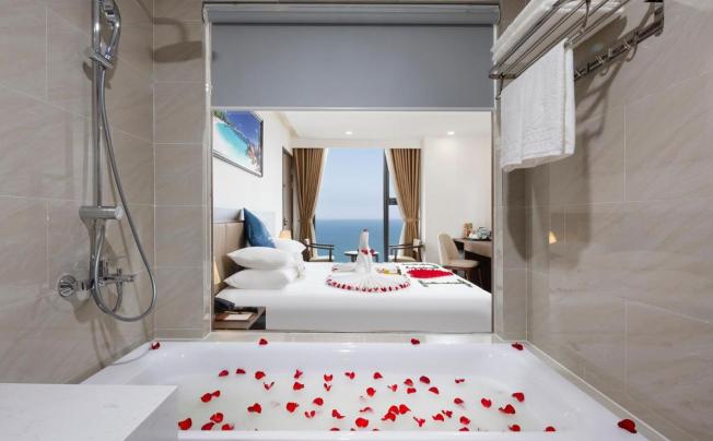 Фото отеля Miracle Luxury Hotel