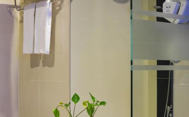 Фото отеля Lavender Boutique Hotel