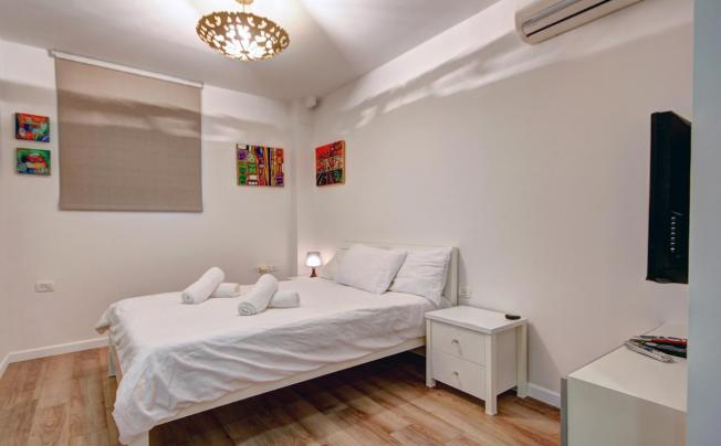 Фото отеля Geula Beach Boutique Apartments - By Tlv2go