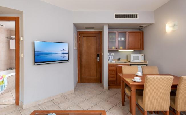 Фото отеля Leonardo Suite Bat Yam Hotel