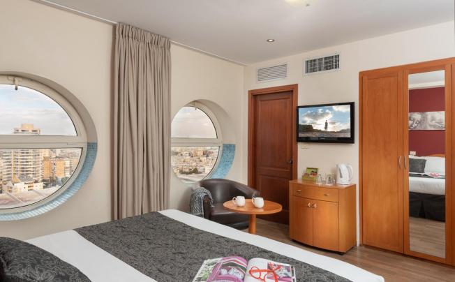 Фото отеля Leonardo Suite Bat Yam Hotel