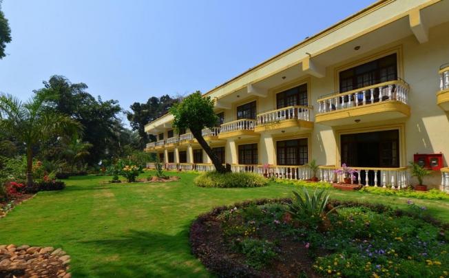 Фото отеля Bambolim beach resort