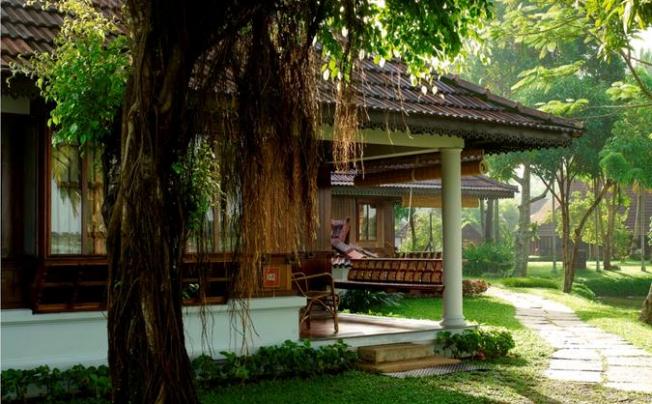 Фото отеля KUMARAKOM LAKE RESORT