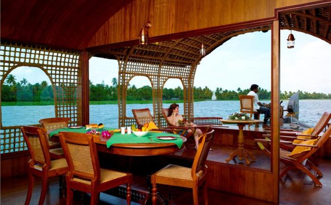 Фото отеля KUMARAKOM LAKE RESORT