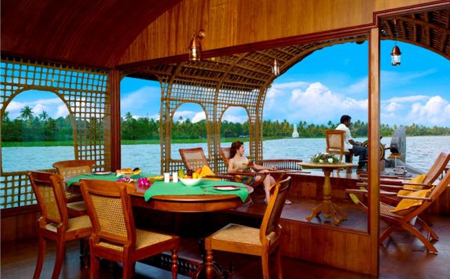 Фото отеля KUMARAKOM LAKE RESORT