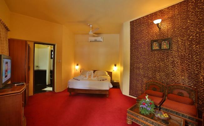 Фото отеля Deshadan Cliff & Beach Resort