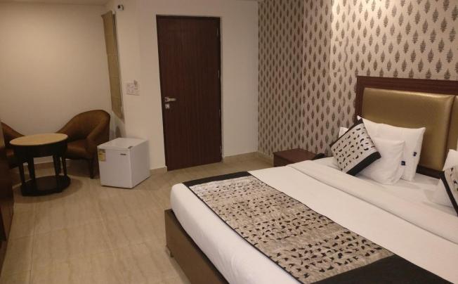Фото отеля Pawan Plaza hotel