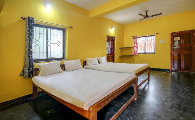 Фото отеля SPOT ON 49060 Radhabai Guest House