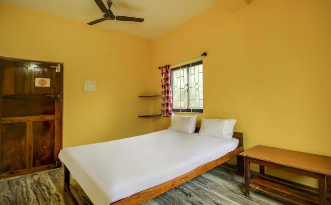 Фото отеля SPOT ON 49060 Radhabai Guest House