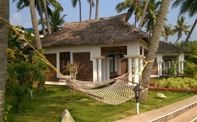 Фото отеля PALM TREE BUNGALOW