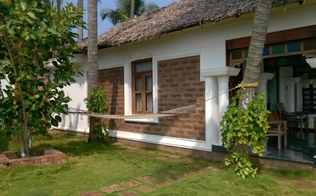 Фото отеля PALM TREE BUNGALOW