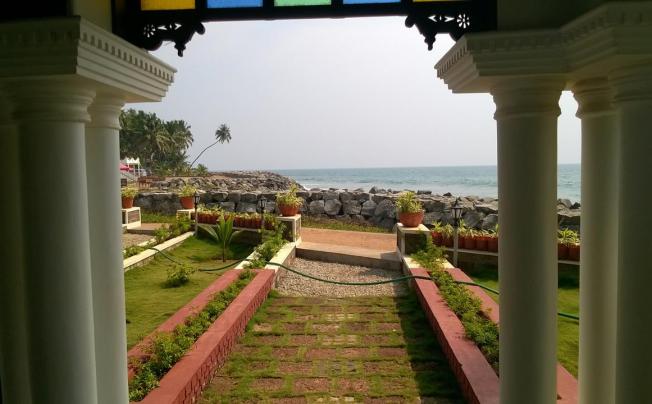 Фото отеля PALM TREE BUNGALOW