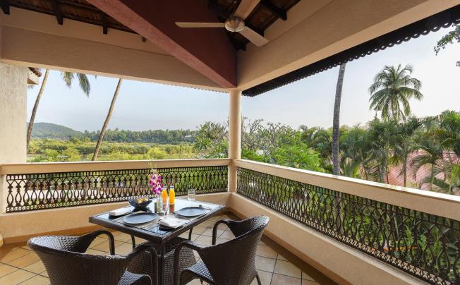 Фото отеля Lazy Lagoon Sarovar Portico Suites
