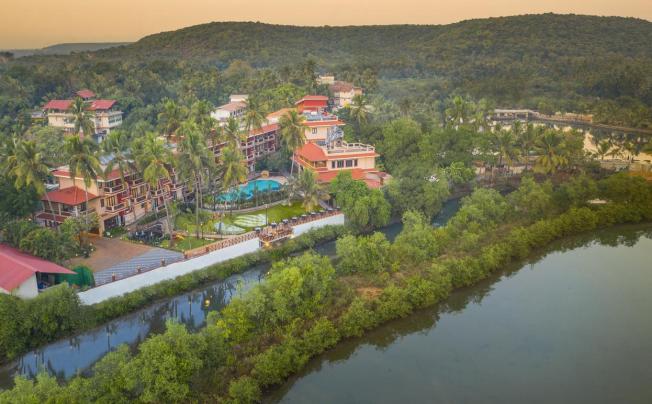 Фото отеля Lazy Lagoon Sarovar Portico Suites