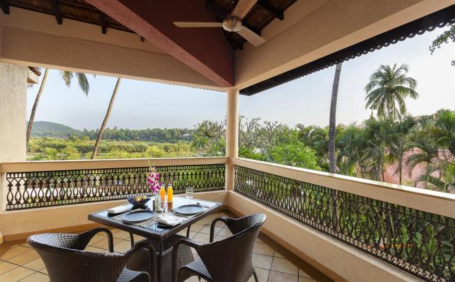 Фото отеля Lazy Lagoon Sarovar Portico Suites