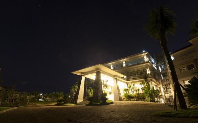 Фото отеля Lorin New Kuta Hotel