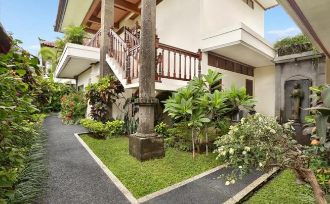 Фото отеля Batu Belig Hotel & Spa