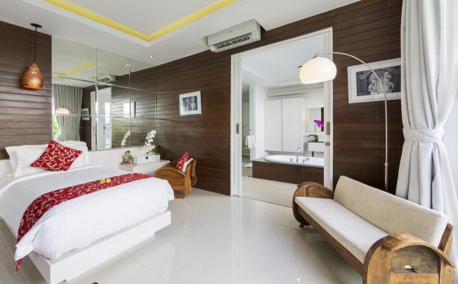 Фото отеля CROWN BALI VILLA SEMINYAK